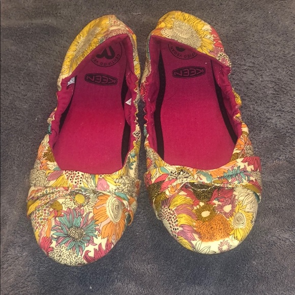 Keen Shoes - Keen size 9 floral flats